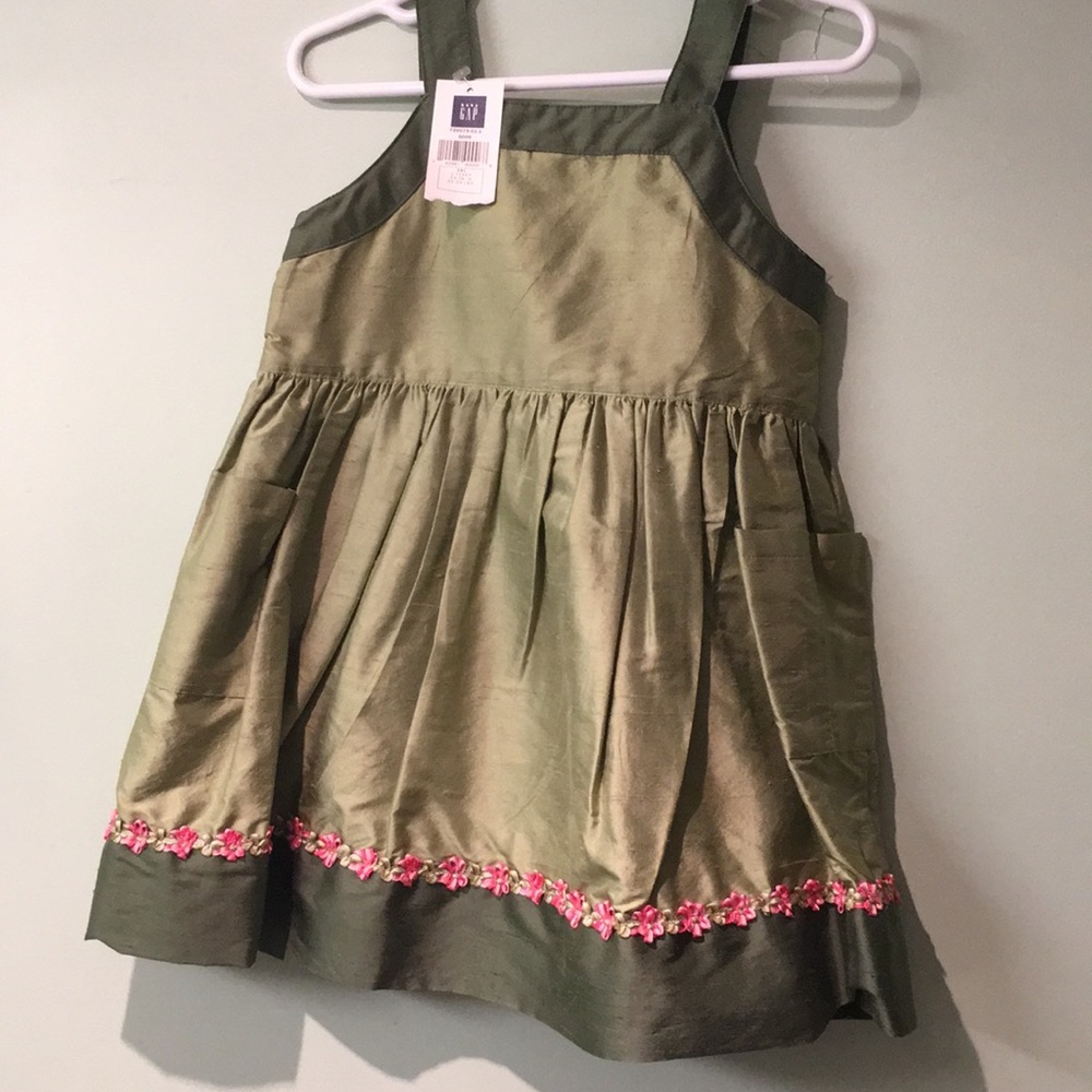 HOST PICK💕💕💕👍🏼👌🏽Baby Gap Dress